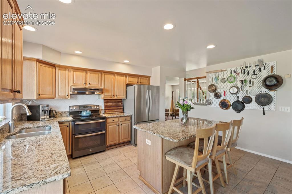 Image 14 of 47: Kitchen
