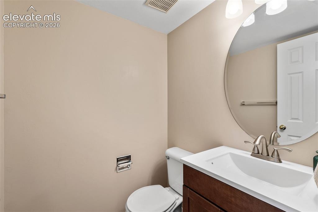 Image 19 of 47: Bathroom