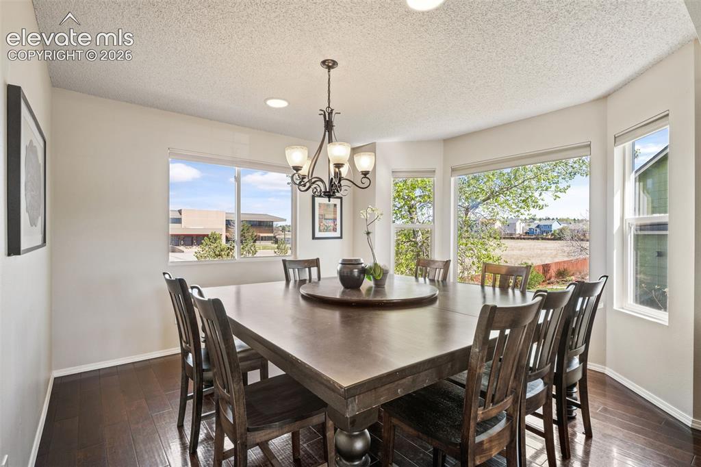 Image 9 of 47: Dining Area