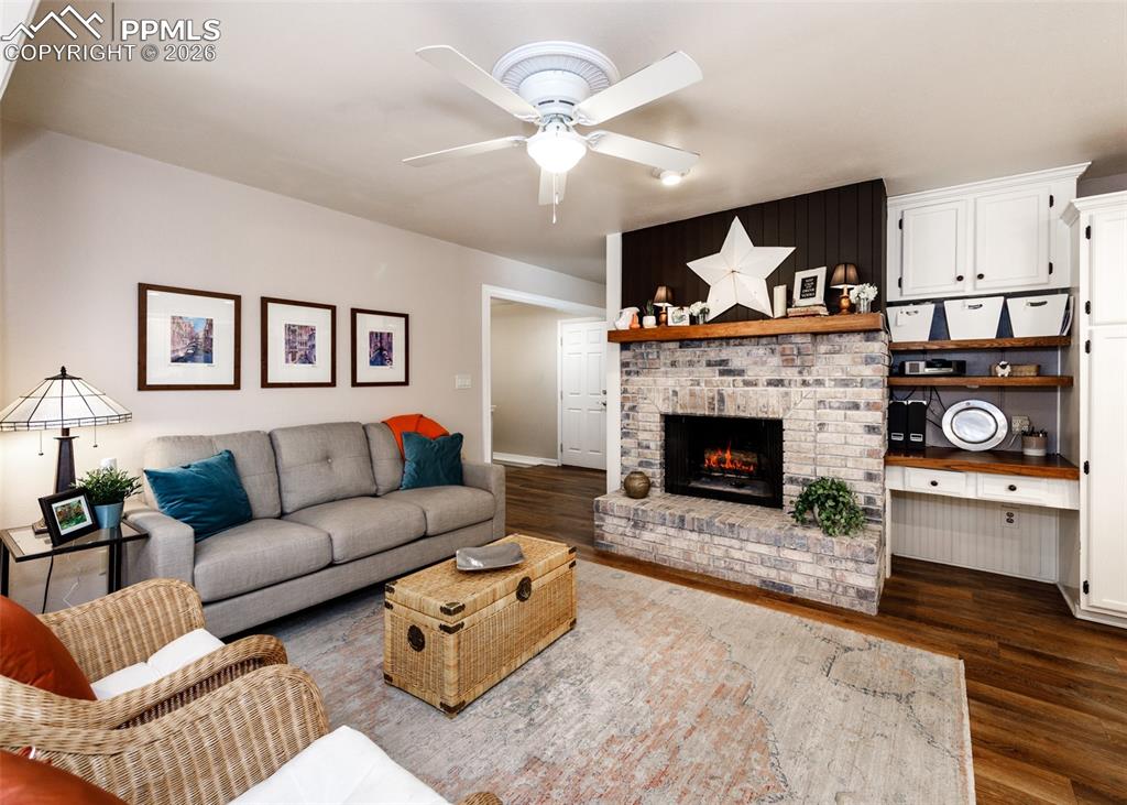 Image 11 of 45: Living Room