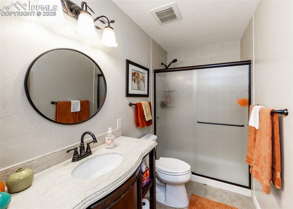 Image 15 of 45: Bathroom