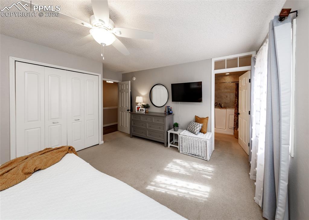 Image 18 of 45: Bedroom