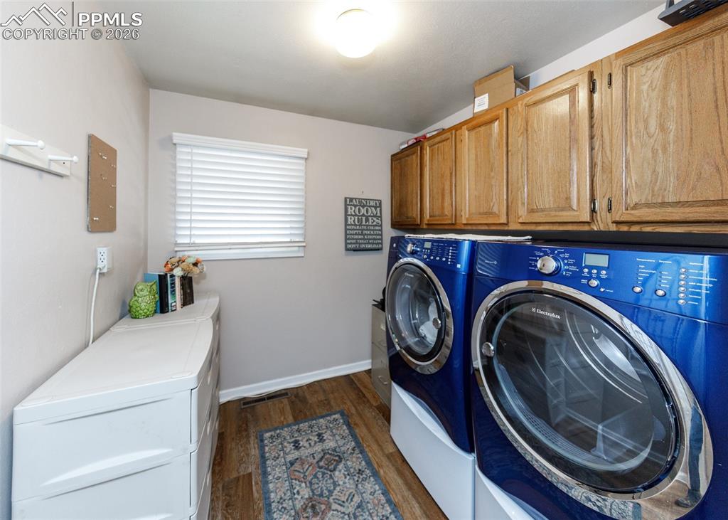 Image 23 of 45: Laundry