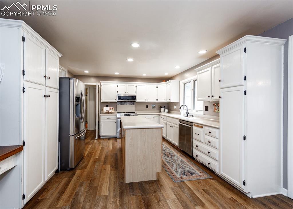 Image 5 of 45: Kitchen