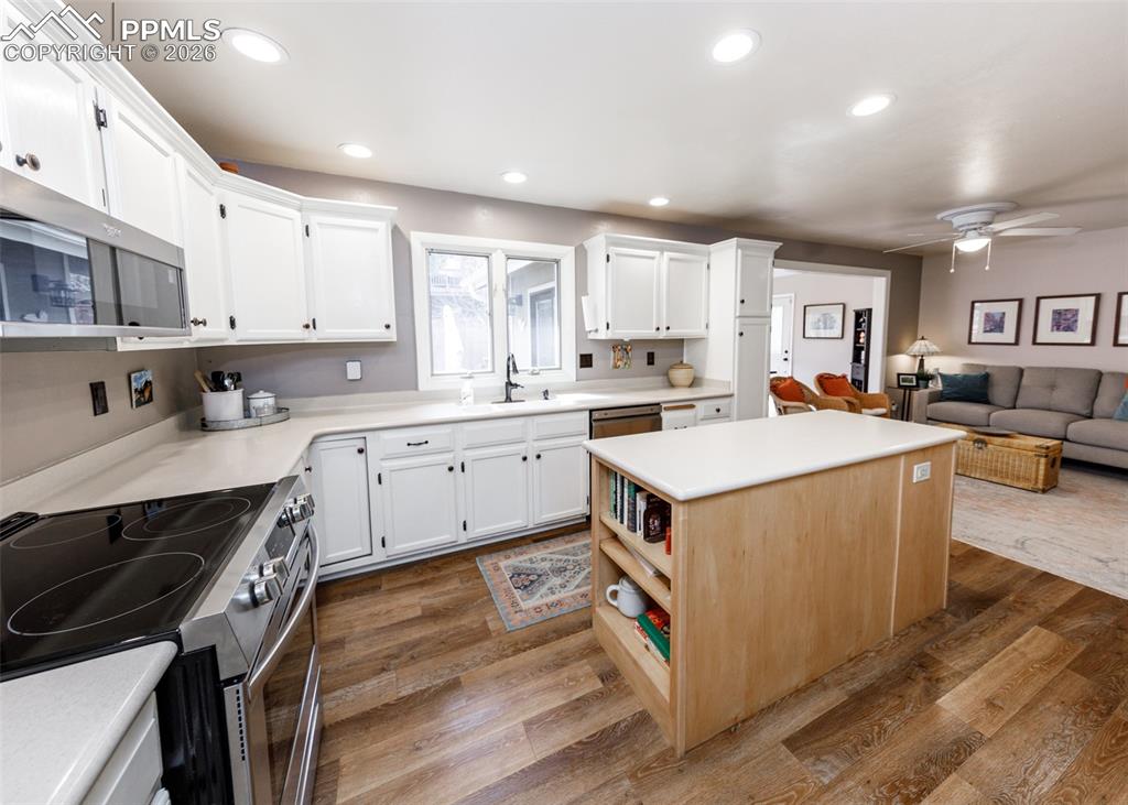 Image 8 of 45: Kitchen