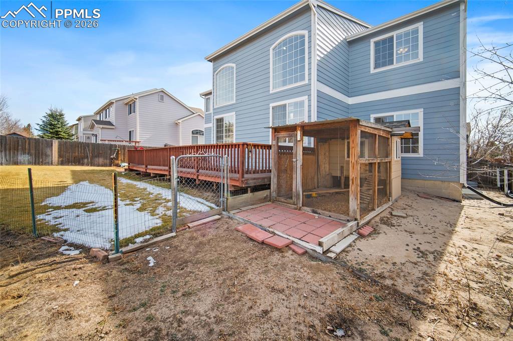 Image 23 of 29: Back of Structure