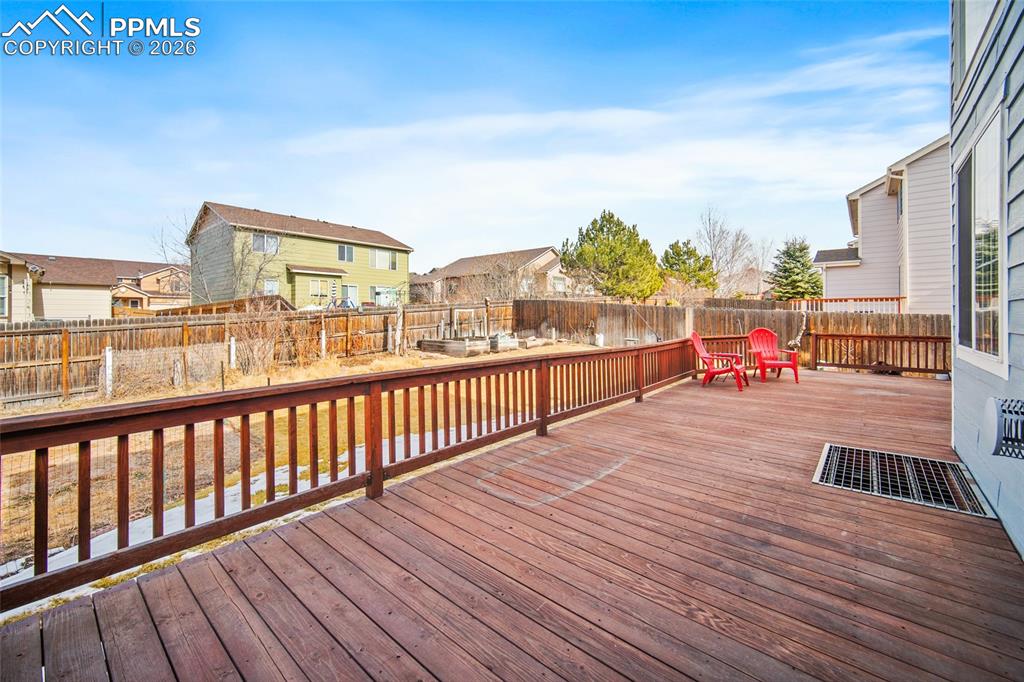 Image 24 of 29: Deck