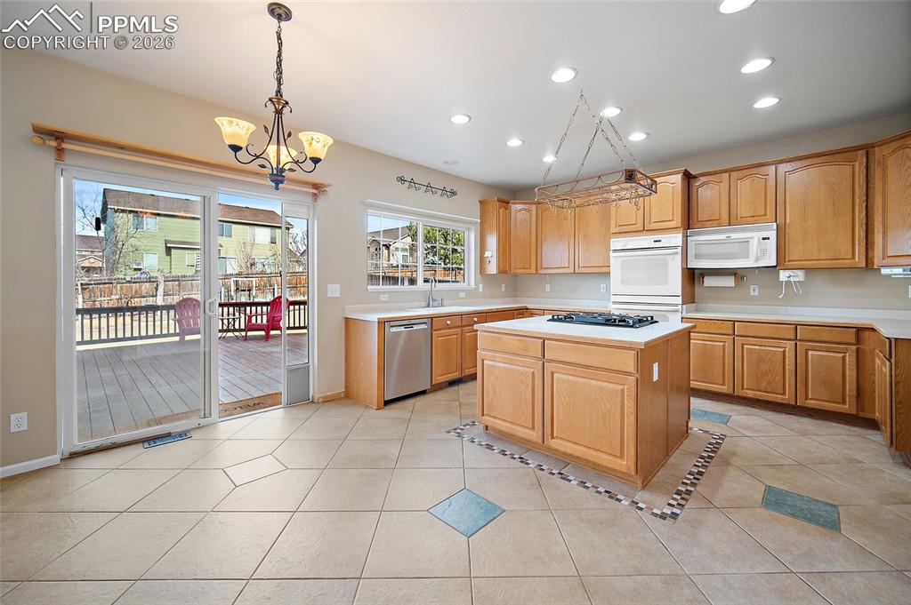 Image 7 of 29: Kitchen