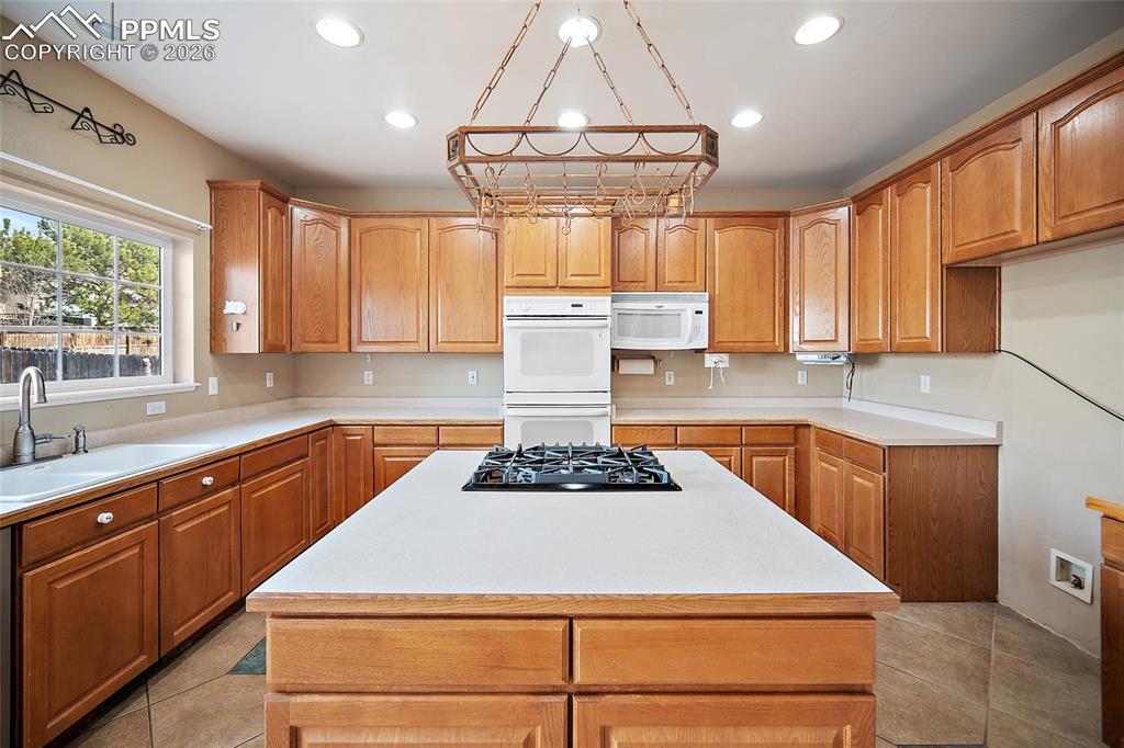 Image 8 of 29: Kitchen