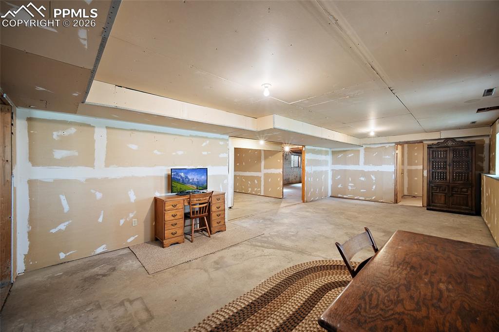 Image 21 of 40: View of unfinished below grade area