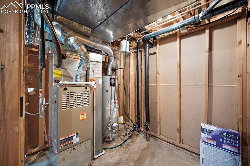 Image 25 of 40: Utility Room