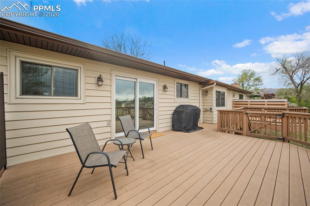 Image 28 of 40: Deck