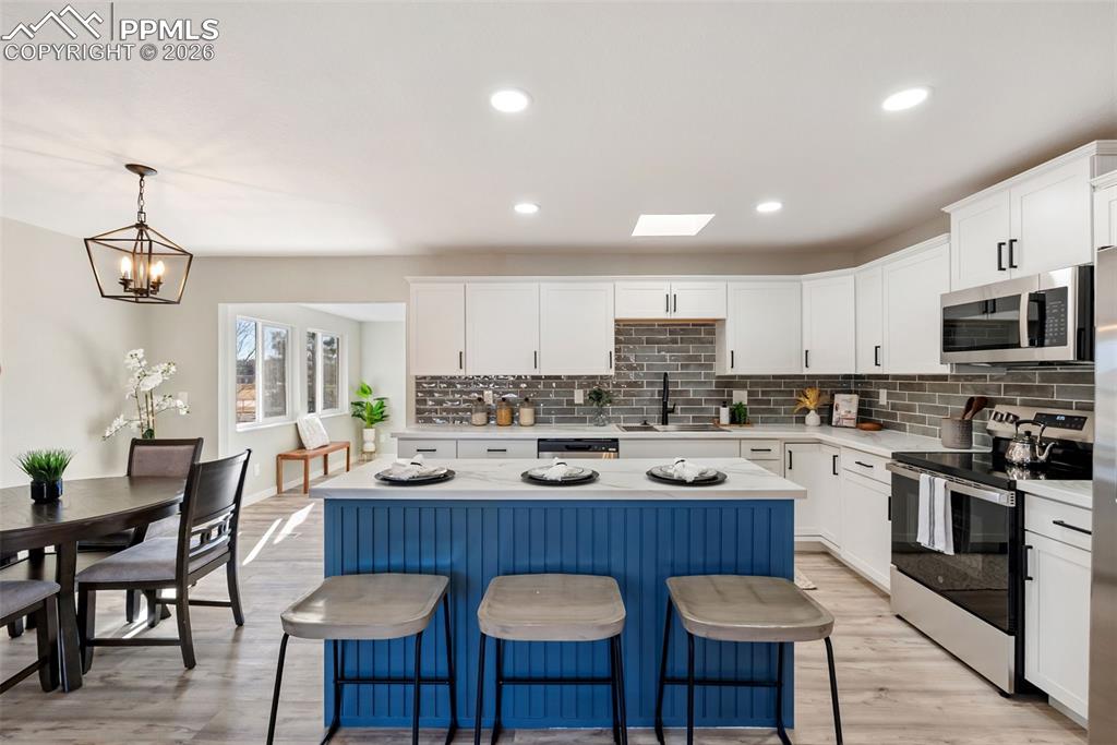 Image 11 of 47: Kitchen