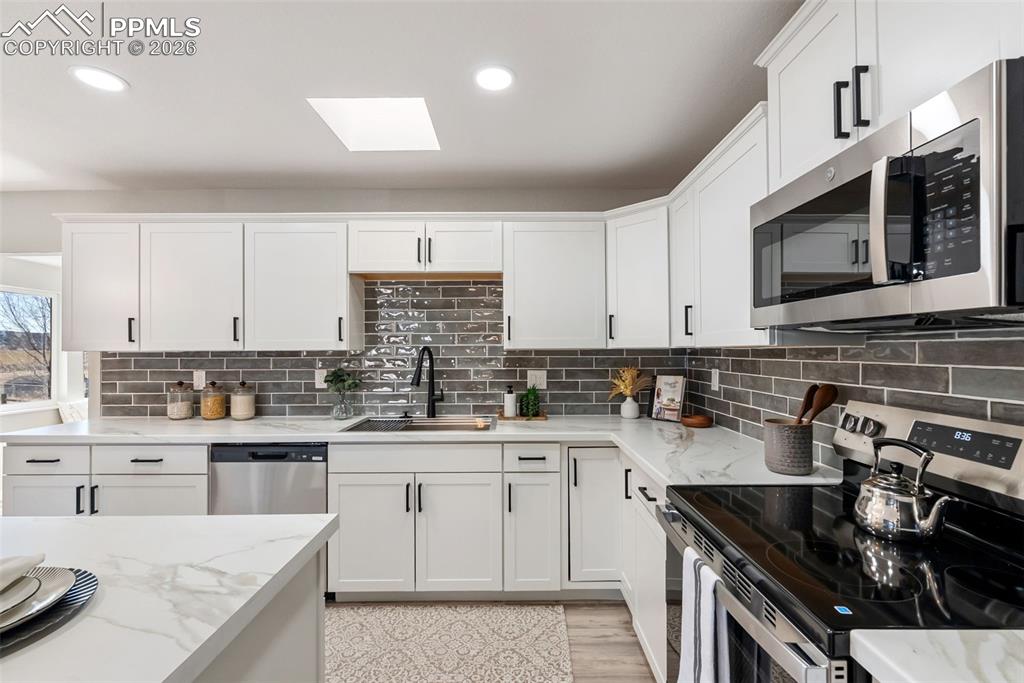 Image 12 of 47: Kitchen