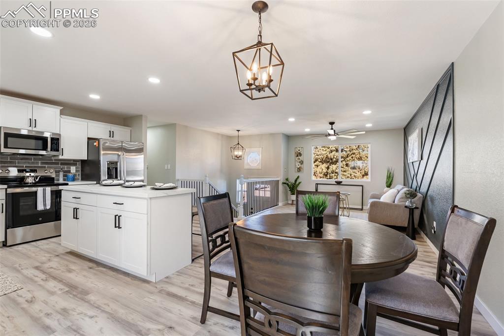 Image 17 of 47: Dining Area