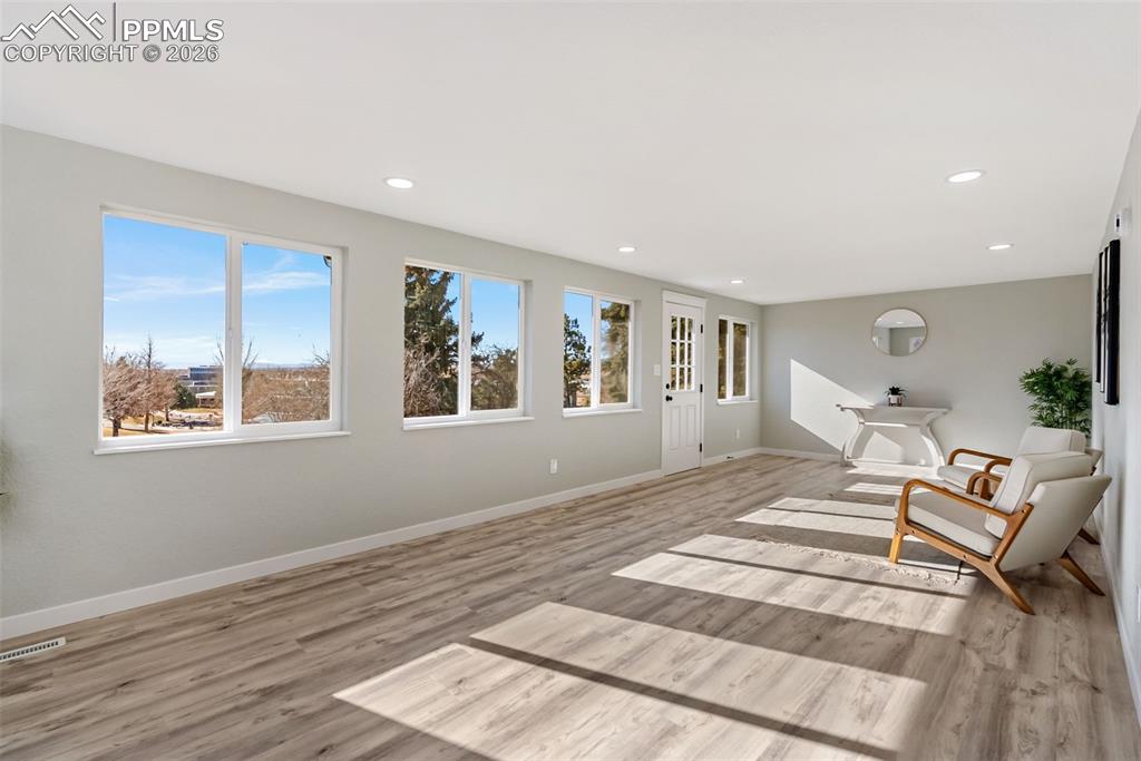 Image 18 of 47: Sitting Room