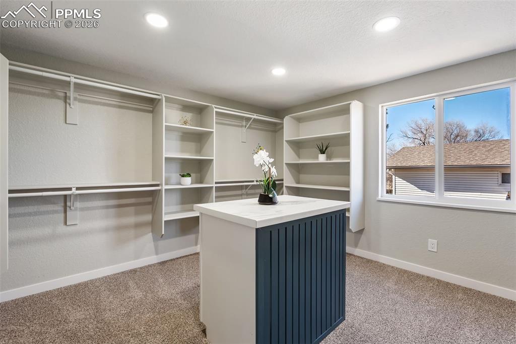 Image 27 of 47: Closet