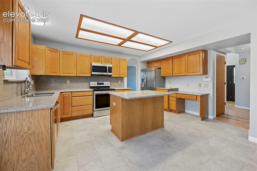 Image 12 of 46: Kitchen