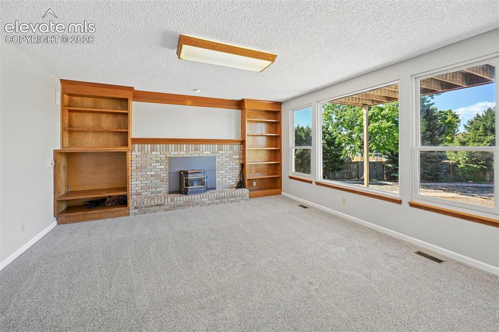 Image 16 of 46: Living Room