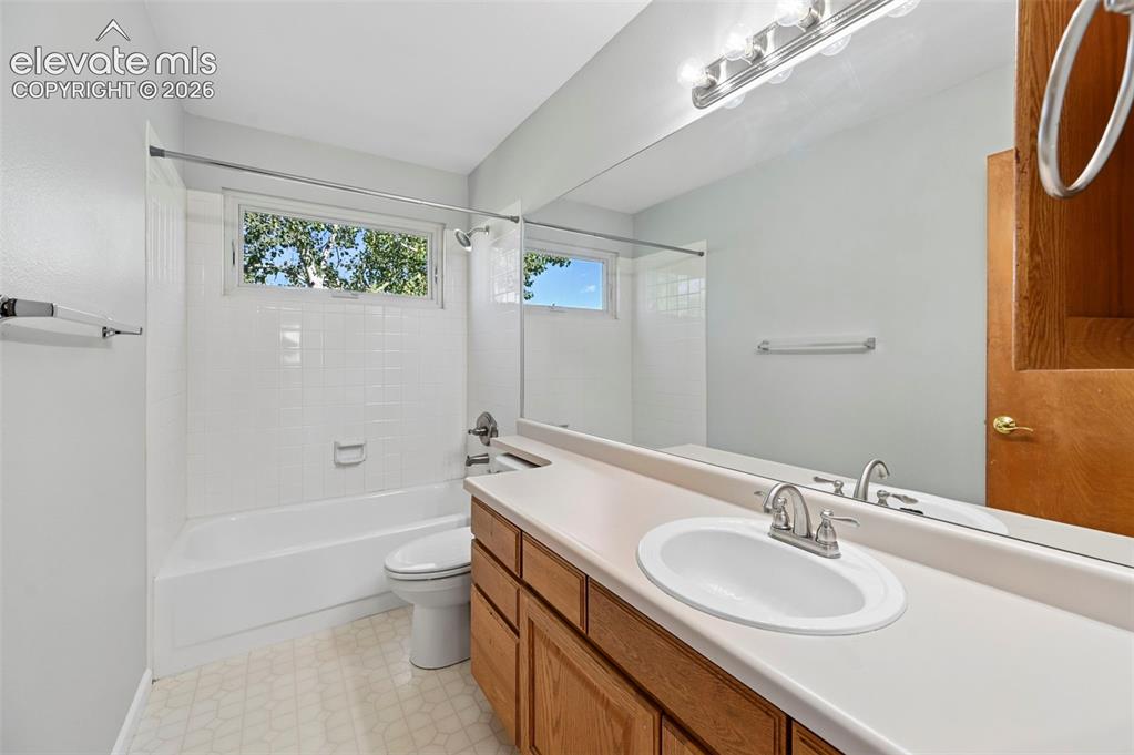 Image 36 of 46: Bathroom