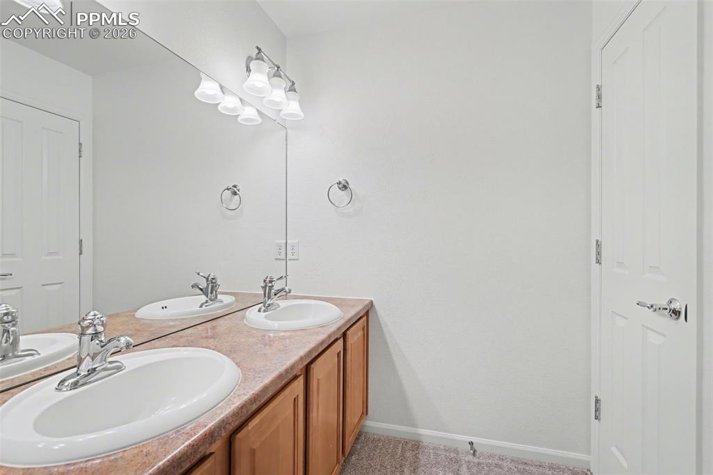 Image 16 of 28: Bathroom