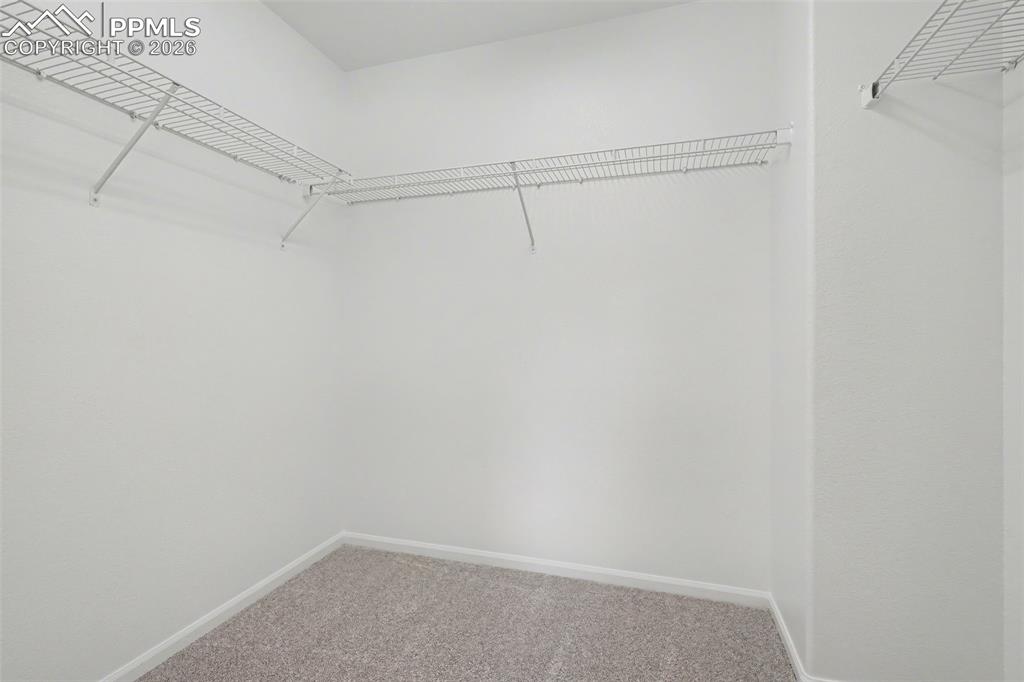 Image 19 of 28: Closet