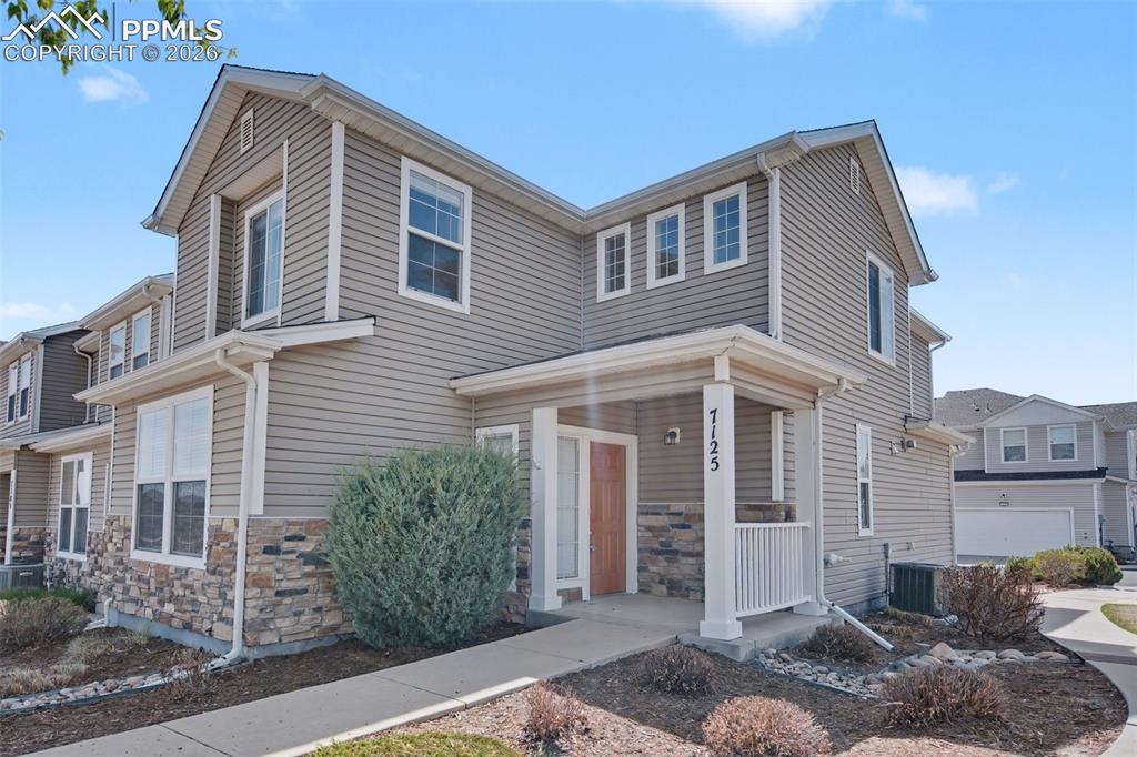 Image 3 of 28: Front of Structure