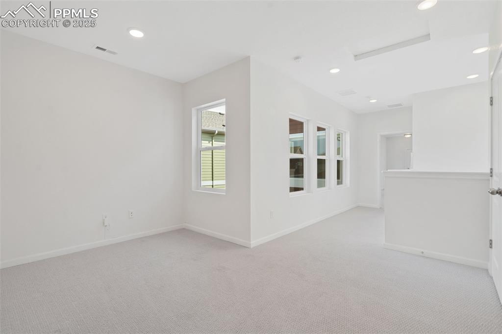 Image 11 of 42: Loft providing lots of options for usage