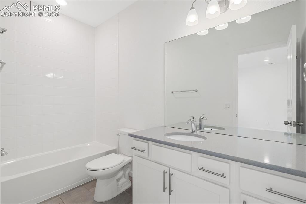 Image 27 of 42: Full bathroom on upper level