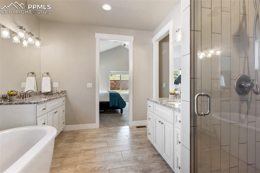 Image 18 of 44: Luxurious owner