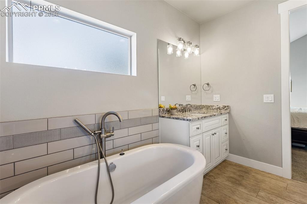 Image 20 of 44: Freestanding soaking tub