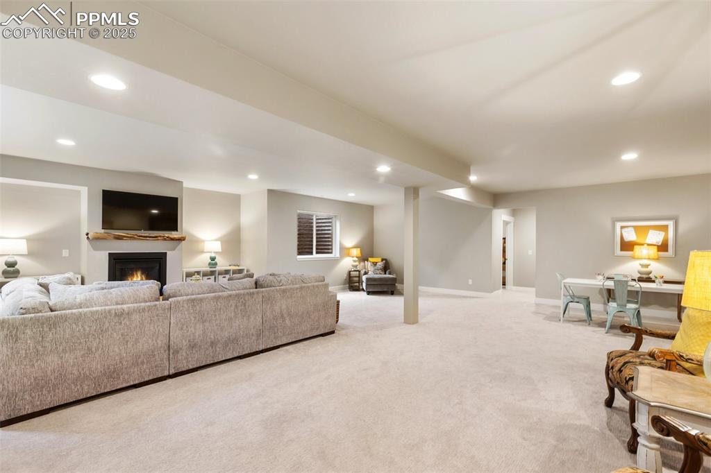 Image 29 of 44: Family Room