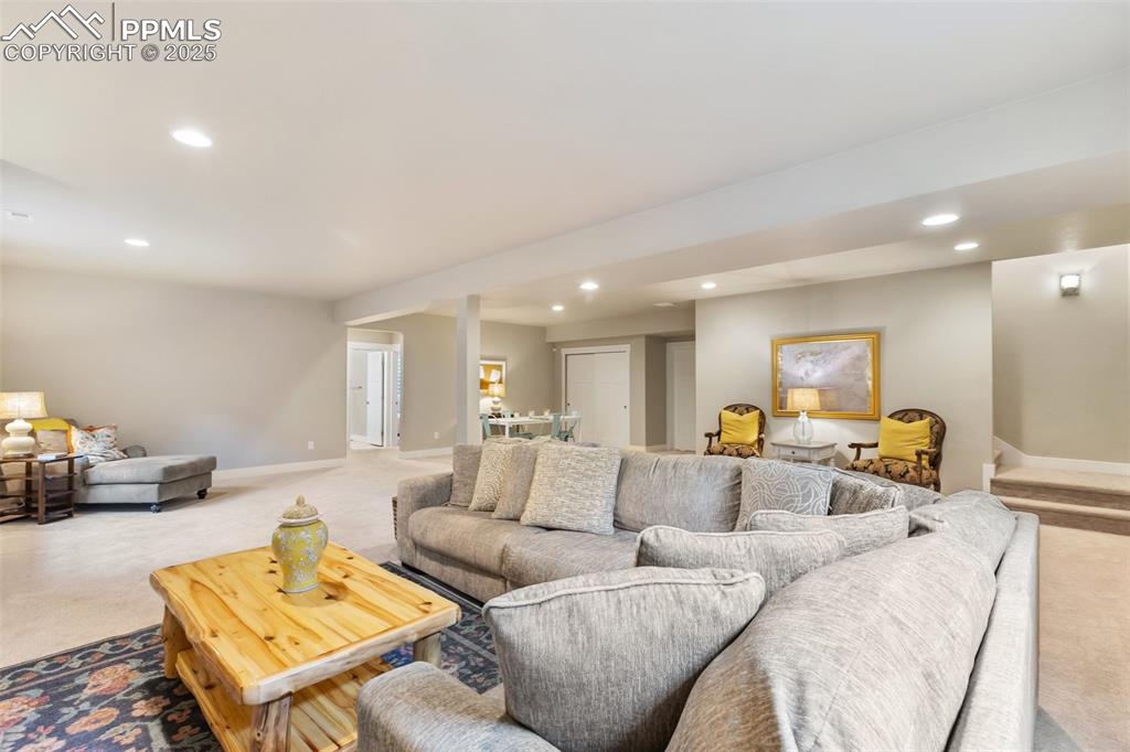 Image 33 of 44: Family Room