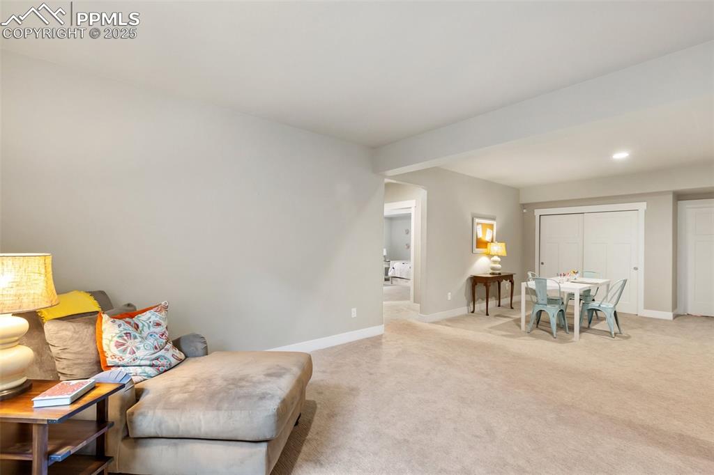 Image 34 of 44: Family Room