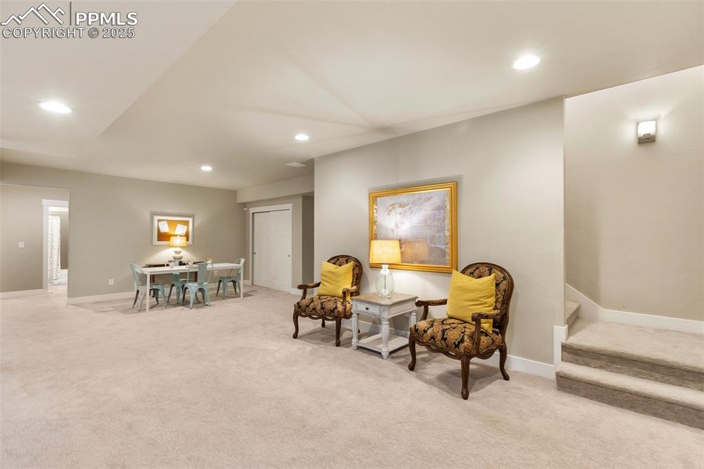 Image 35 of 44: Family Room