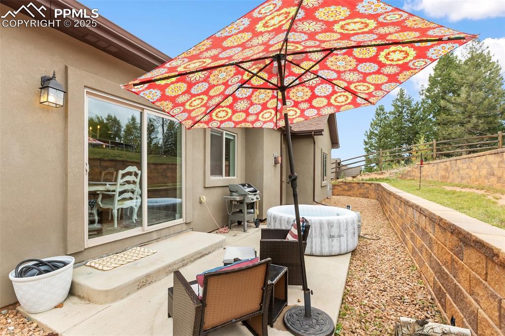 Image 41 of 44: Patio