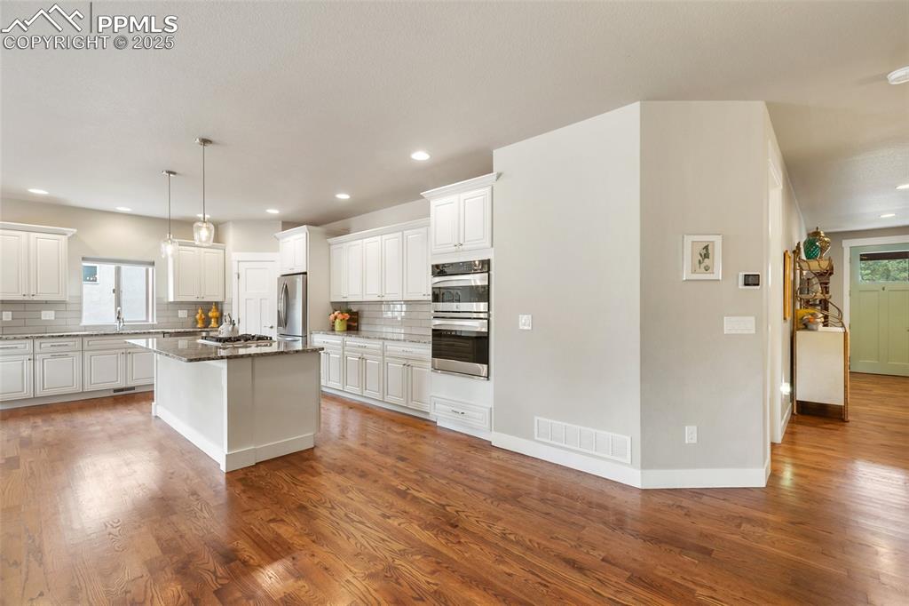 Image 6 of 44: Light and bright chef