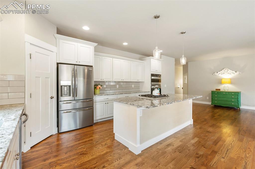 Image 7 of 44: Kitchen