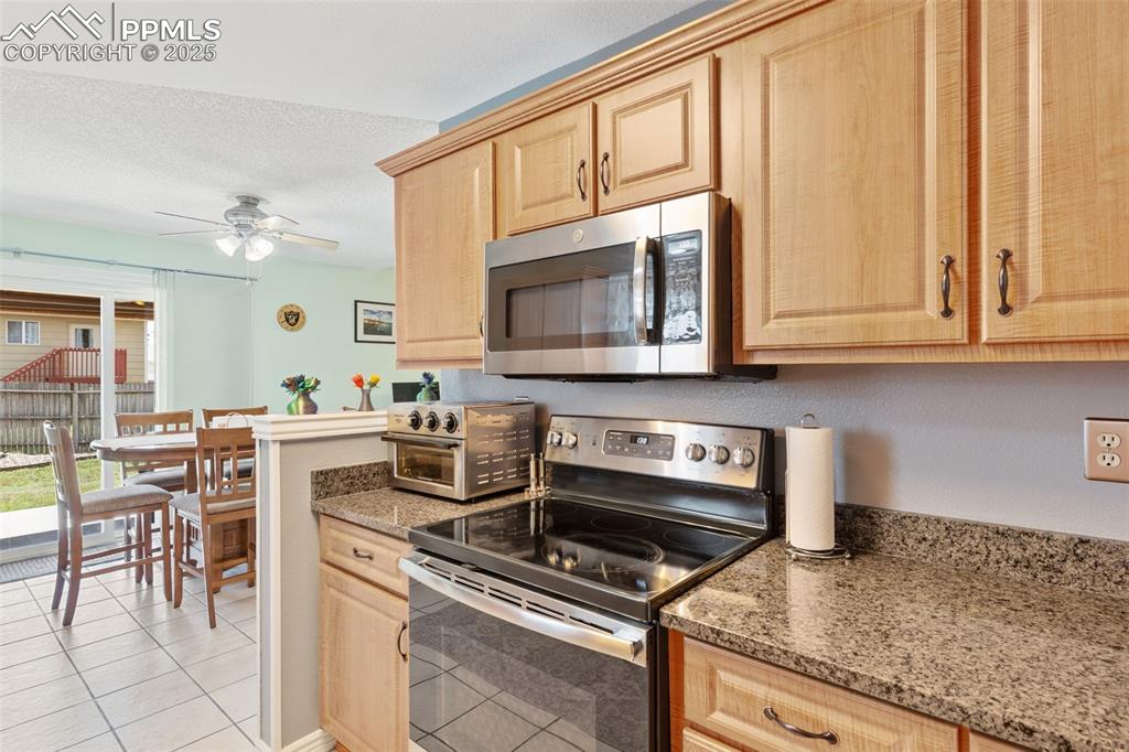 Image 10 of 37: Kitchen