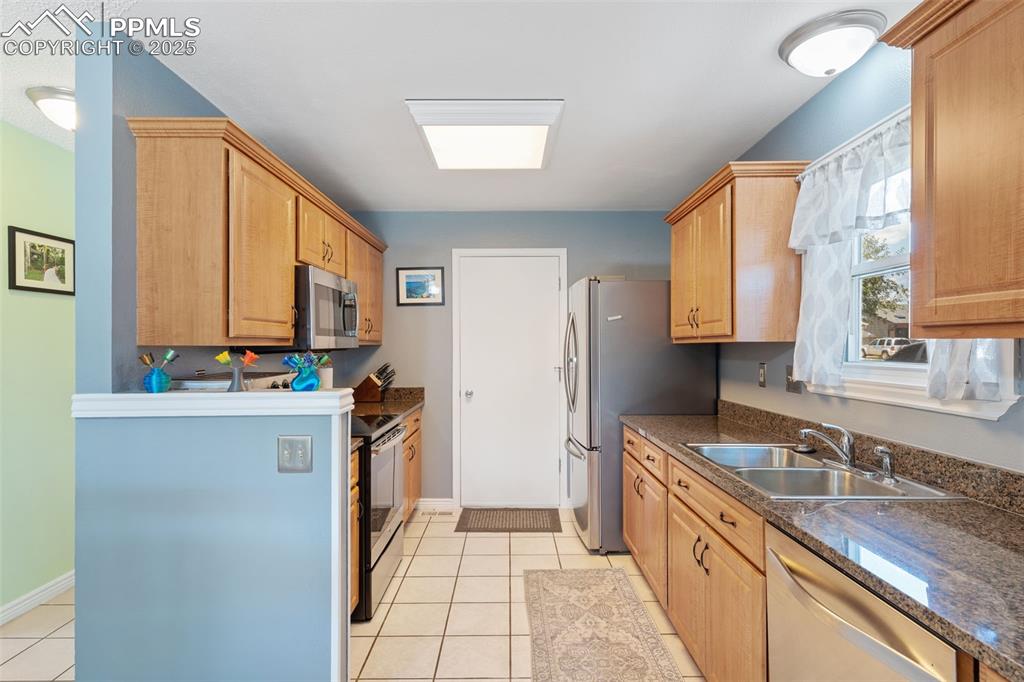 Image 11 of 37: Kitchen