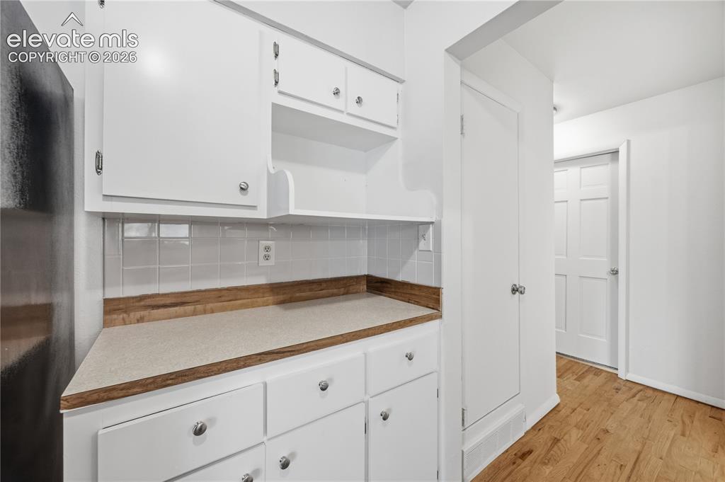 Image 16 of 48: Kitchen