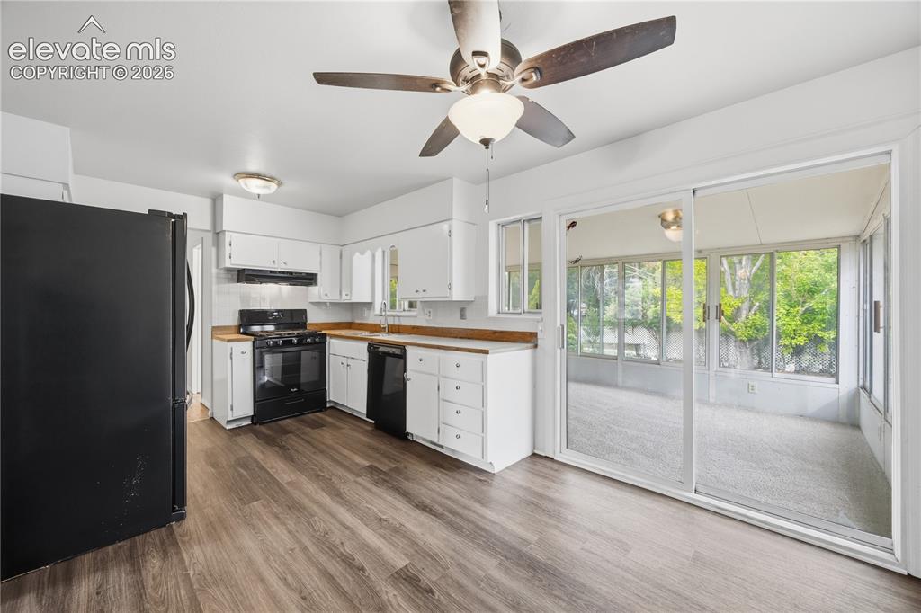 Image 19 of 48: Kitchen