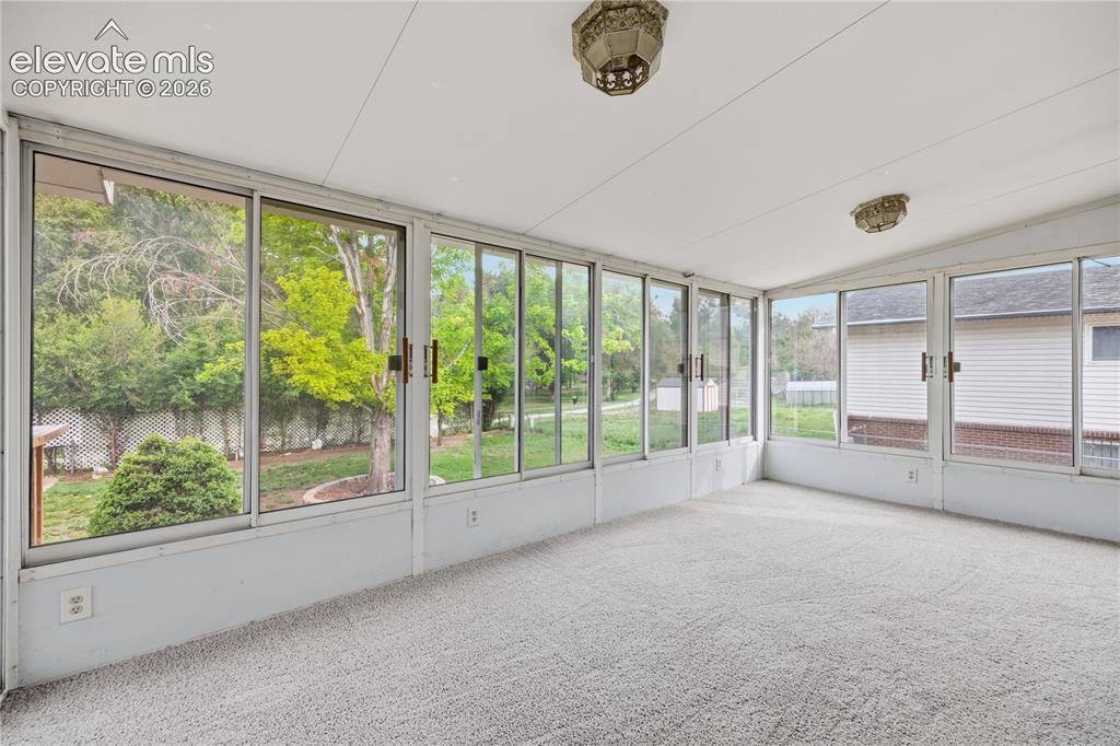 Image 42 of 48: Sun Room