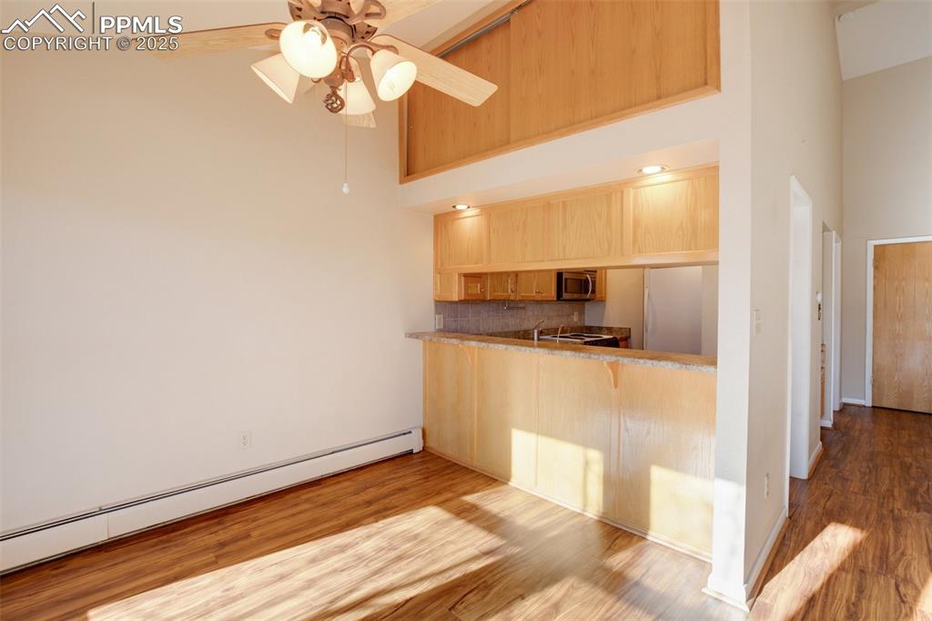 Image 13 of 41: Kitchen