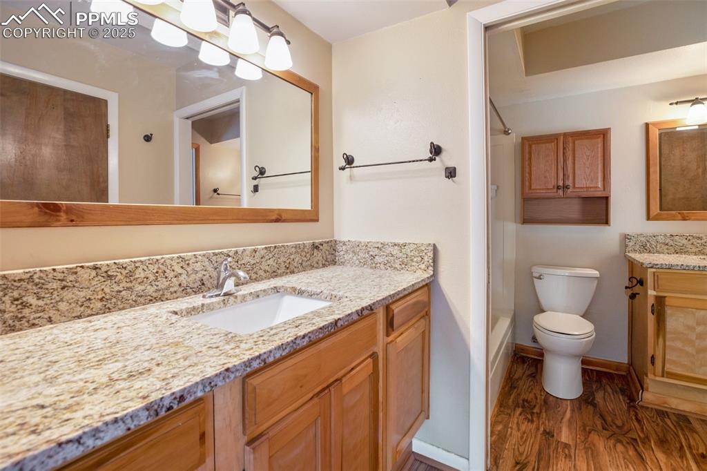 Image 29 of 41: Bathroom