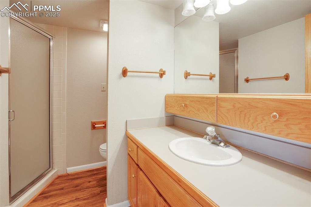 Image 38 of 41: Bathroom