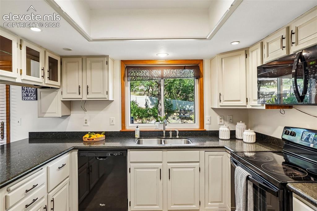 Image 11 of 48: Kitchen cabinets and drawers have new hardware.
