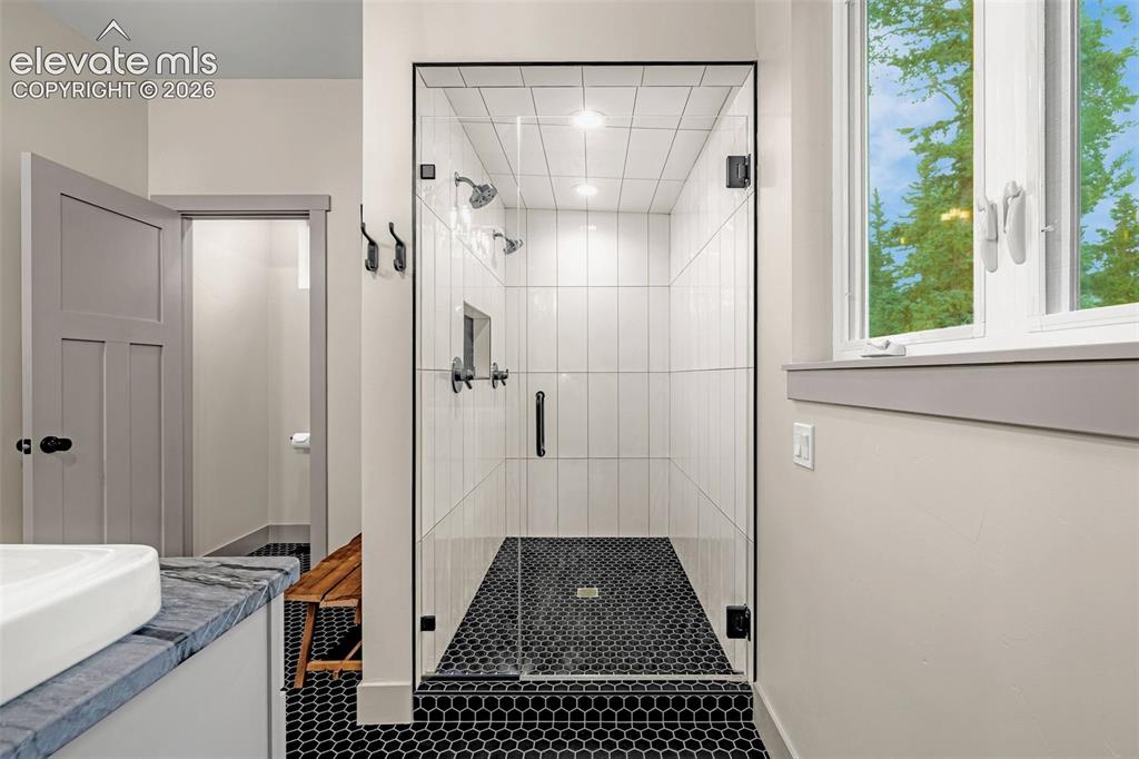 Image 12 of 48: Bathroom