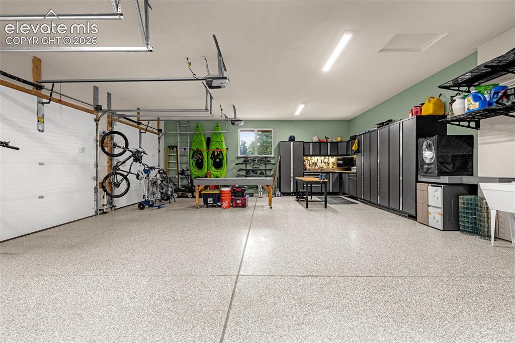 Image 17 of 48: Garage