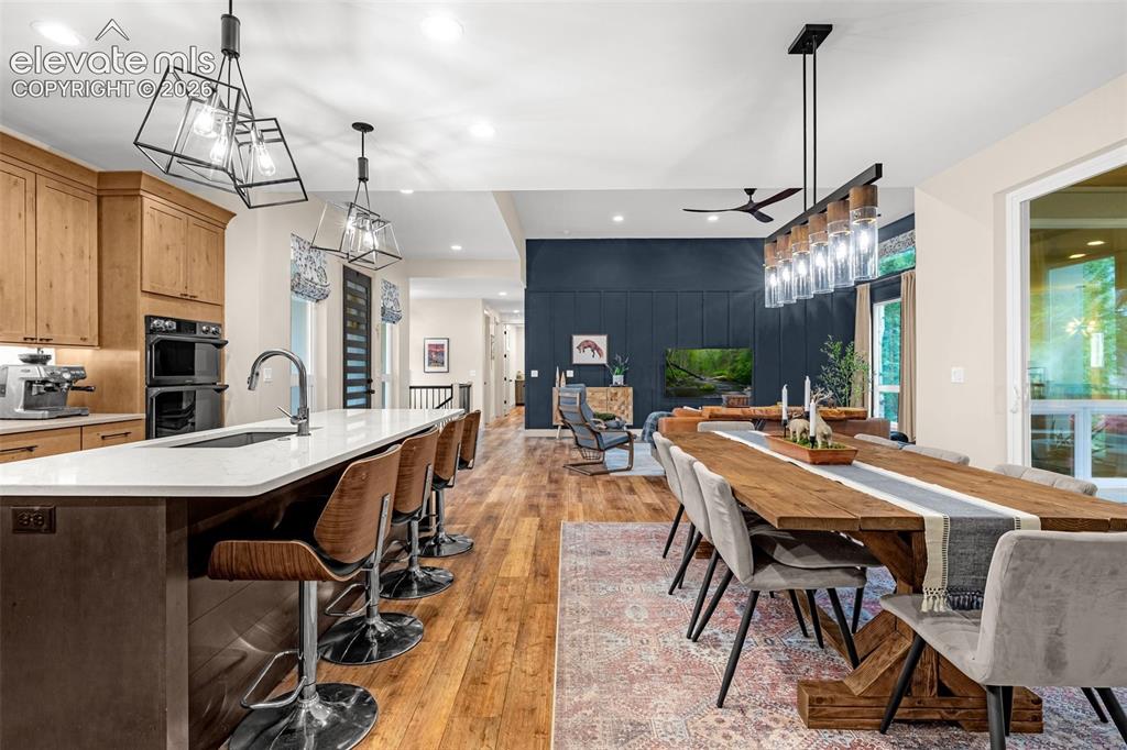 Image 21 of 48: Dining Area